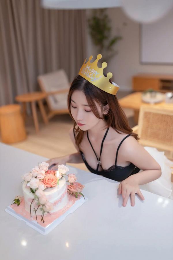    《杏子 - 生日快乐派对，居家私房写真，极致性感内衣诱惑，展现迷人美腿曲线 [130P]》第10张图片