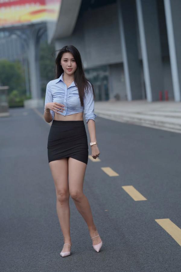    魅力衬衫短裙：极致包臀短裙诱惑，户外街拍尽显修身曲线风情 [70P]第2张图片