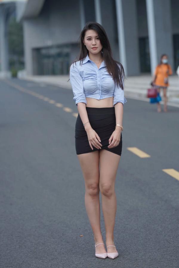    魅力衬衫短裙：极致包臀短裙诱惑，户外街拍尽显修身曲线风情 [70P]第48张图片