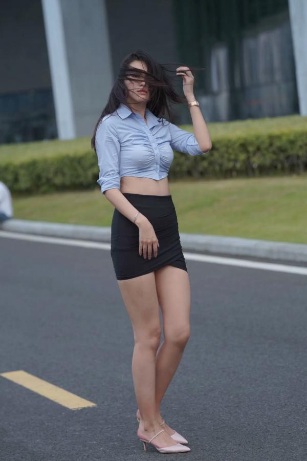    魅力衬衫短裙：极致包臀短裙诱惑，户外街拍尽显修身曲线风情 [70P]第59张图片