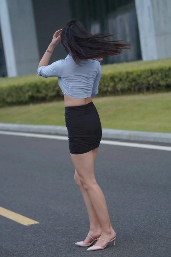    魅力衬衫短裙：极致包臀短裙诱惑，户外街拍尽显修身曲线风情 [70P]第61张图片