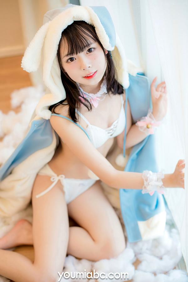    YouMi尤蜜-2020.12.02-向小圆《恋与向小圆》萌系私房照，白色蕾丝内衣与云朵居家风格第17张图片