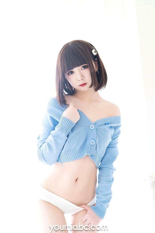    YouMi尤蜜-向小圆《薄荷蓝之夏》私房美图，短发少女浅蓝针织小衫清纯诱惑，白皙肌肤清新治愈写真第2张图片