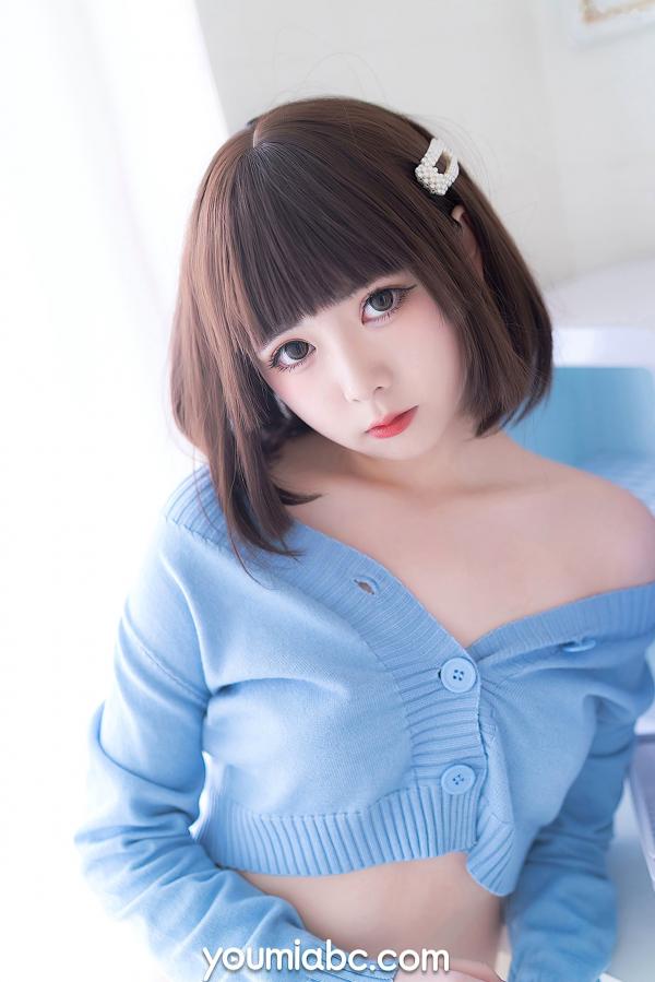   YouMi尤蜜-向小圆《薄荷蓝之夏》私房美图，短发少女浅蓝针织小衫清纯诱惑，白皙肌肤清新治愈写真第18张图片