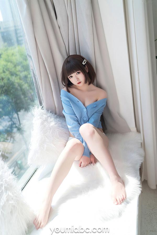    YouMi尤蜜-向小圆《薄荷蓝之夏》私房美图，短发少女浅蓝针织小衫清纯诱惑，白皙肌肤清新治愈写真第19张图片