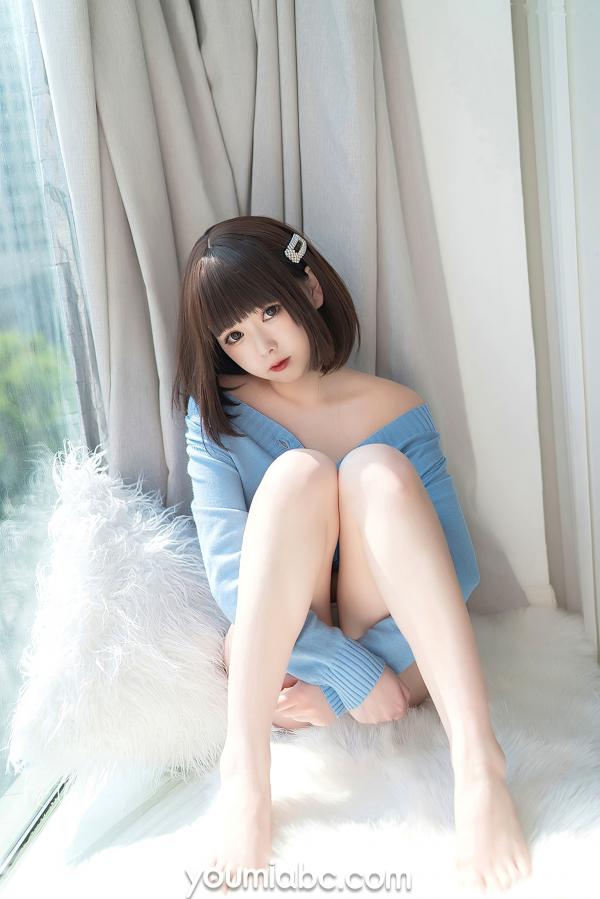   YouMi尤蜜-向小圆《薄荷蓝之夏》私房美图，短发少女浅蓝针织小衫清纯诱惑，白皙肌肤清新治愈写真第21张图片