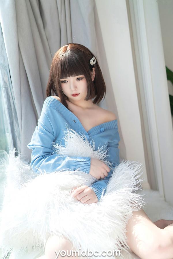   YouMi尤蜜-向小圆《薄荷蓝之夏》私房美图，短发少女浅蓝针织小衫清纯诱惑，白皙肌肤清新治愈写真第24张图片