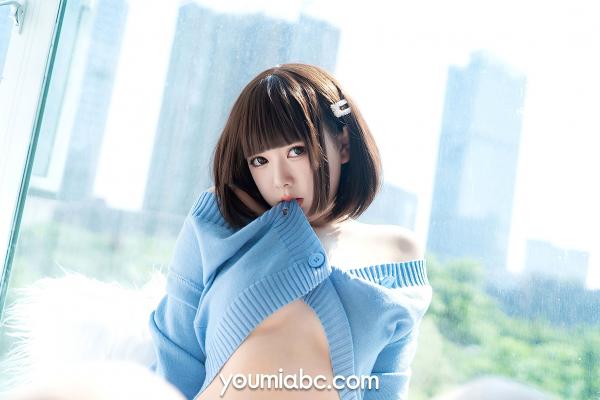    YouMi尤蜜-向小圆《薄荷蓝之夏》私房美图，短发少女浅蓝针织小衫清纯诱惑，白皙肌肤清新治愈写真第30张图片