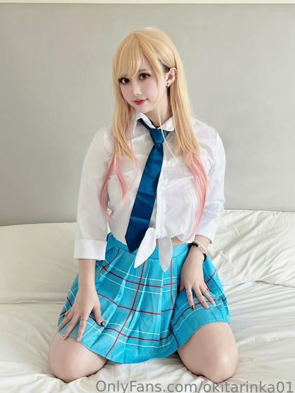    冲田凛花Okita Rinka更衣人偶喜多川海梦Cosplay，性感金发JK校服私房大尺度写真，极致诱惑视享第2张图片