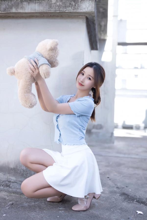    杏子 - 天台户外私房写真，清纯蓝白制服诱惑，极致性感大尺度视觉，完美身材撩人心弦 [120P]第4张图片