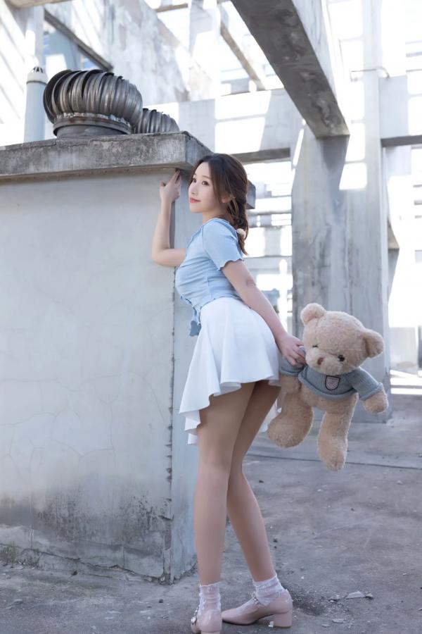    杏子 - 天台户外私房写真，清纯蓝白制服诱惑，极致性感大尺度视觉，完美身材撩人心弦 [120P]第6张图片