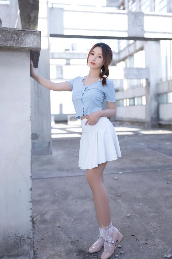    杏子 - 天台户外私房写真，清纯蓝白制服诱惑，极致性感大尺度视觉，完美身材撩人心弦 [120P]第11张图片