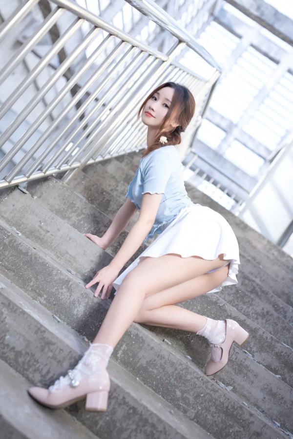   杏子 - 天台户外私房写真，清纯蓝白制服诱惑，极致性感大尺度视觉，完美身材撩人心弦 [120P]第21张图片