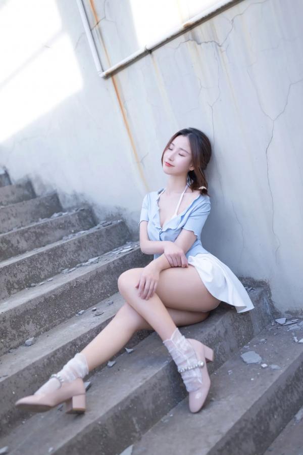    杏子 - 天台户外私房写真，清纯蓝白制服诱惑，极致性感大尺度视觉，完美身材撩人心弦 [120P]第24张图片