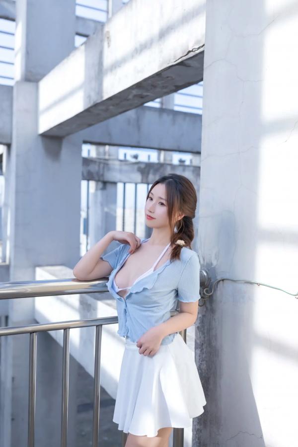    杏子 - 天台户外私房写真，清纯蓝白制服诱惑，极致性感大尺度视觉，完美身材撩人心弦 [120P]第31张图片