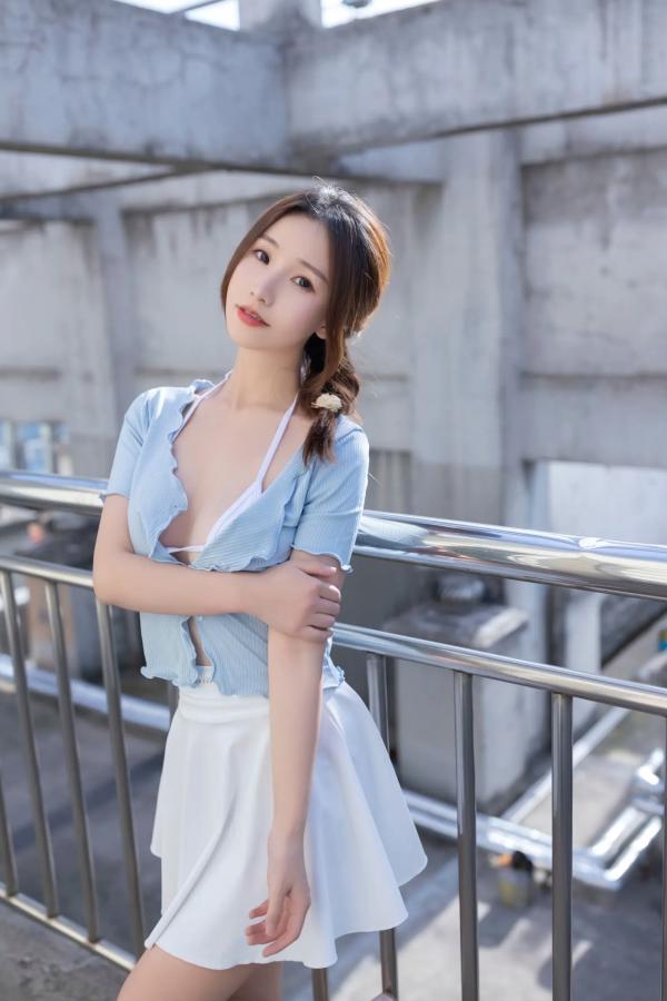    杏子 - 天台户外私房写真，清纯蓝白制服诱惑，极致性感大尺度视觉，完美身材撩人心弦 [120P]第32张图片