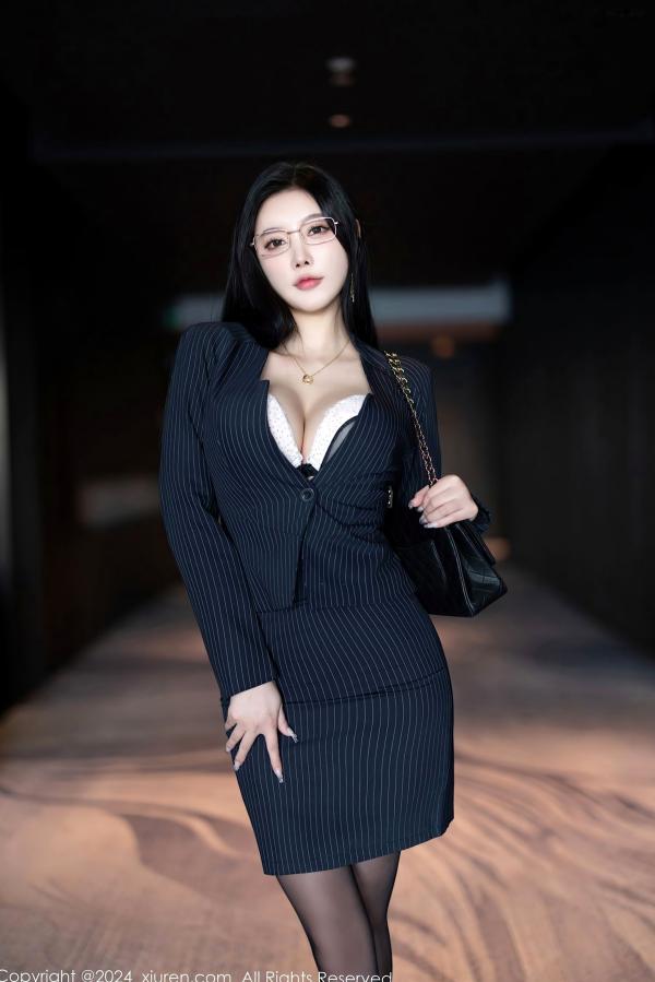    XiaoYu语画界-1188-杨晨晨Yome-海南旅拍-灰蓝职业裙装黑丝-OL制服诱惑-商务套裙职场风-2024.01.19第3张图片