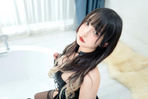    神楽板真冬 绝命吊带私房照，黑丝高跟大尺度浴室写真，优雅性感风情，诱惑美腿极致魅惑[75P]第4张图片