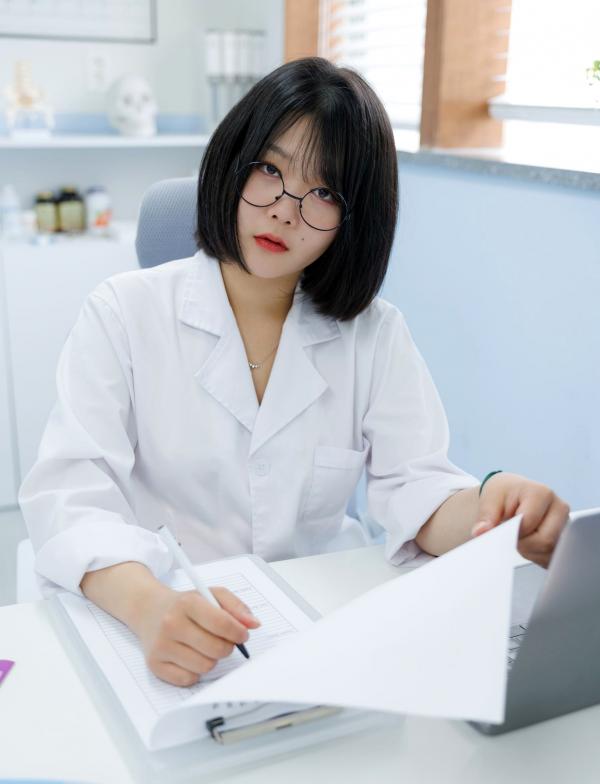    韩国美女琪雅Zia女医生角色扮演，极致诊室诱惑，精美黑丝长腿，制服控私房大尺度高清写真第4张图片