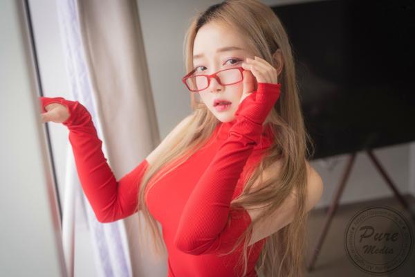    韩国美女Raon私房照：红色纪念日与孤独女孩，居家慵懒风格，尽显清纯诱惑与白皙身材第9张图片