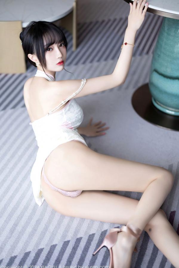    XiaoYu语画界-玥儿玥er白色改良露肩旗袍私房，演绎纯欲风性感诱惑，绝美脸蛋与白皙肌肤尽显极致女神风范第26张图片