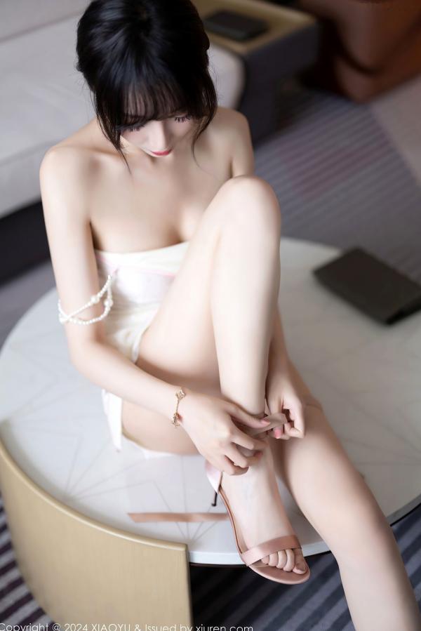    XiaoYu语画界-玥儿玥er白色改良露肩旗袍私房，演绎纯欲风性感诱惑，绝美脸蛋与白皙肌肤尽显极致女神风范第38张图片