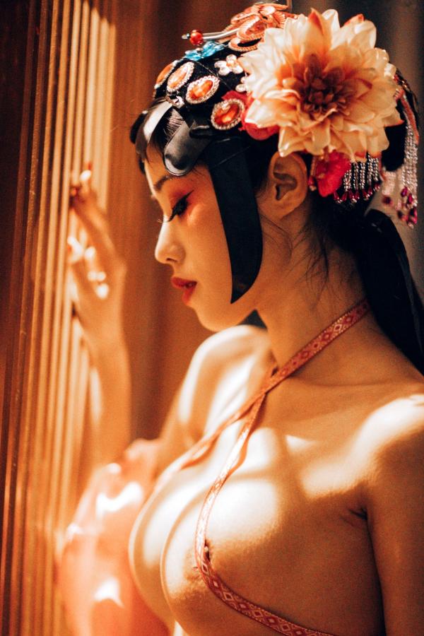    钛合金TiTi-潘金莲古风戏曲装，极致古典美学私房写真，魅惑眼妆风情万种，大尺度呈现惊艳东方尤物盛宴第30张图片