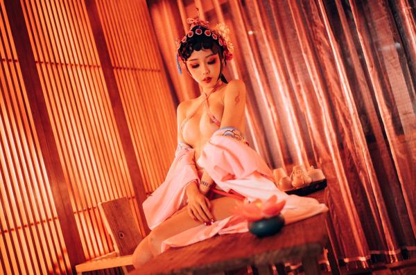    钛合金TiTi-潘金莲古风戏曲装，极致古典美学私房写真，魅惑眼妆风情万种，大尺度呈现惊艳东方尤物盛宴第43张图片