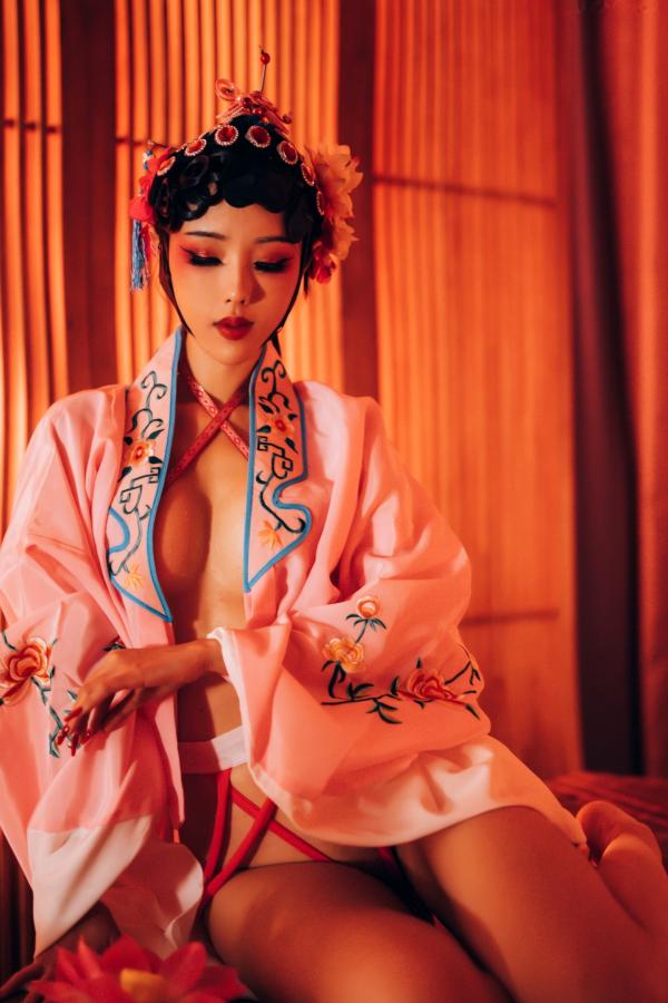    钛合金TiTi-潘金莲古风戏曲装，极致古典美学私房写真，魅惑眼妆风情万种，大尺度呈现惊艳东方尤物盛宴第61张图片