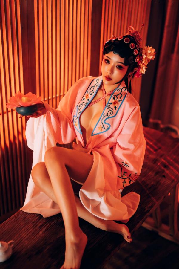    钛合金TiTi-潘金莲古风戏曲装，极致古典美学私房写真，魅惑眼妆风情万种，大尺度呈现惊艳东方尤物盛宴第62张图片