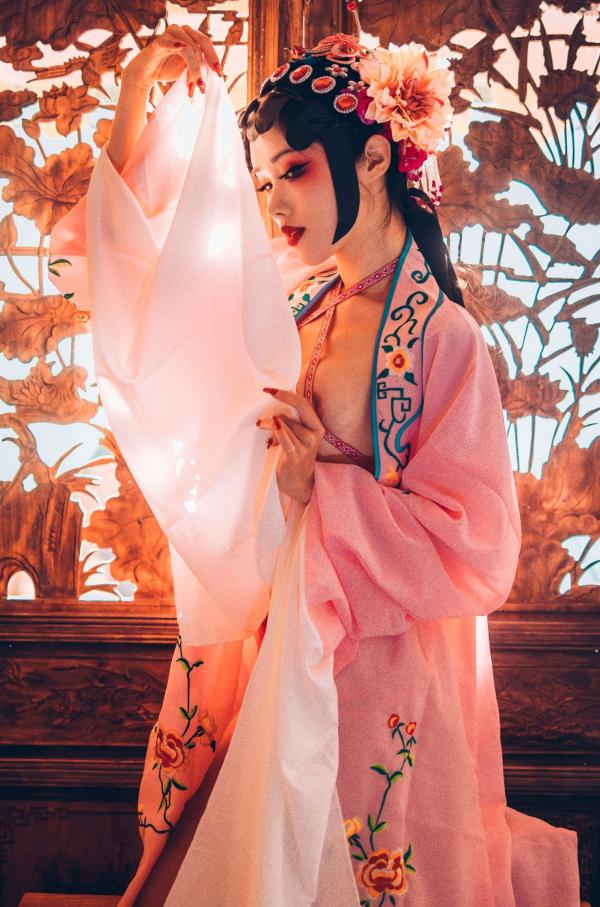    钛合金TiTi-潘金莲古风戏曲装，极致古典美学私房写真，魅惑眼妆风情万种，大尺度呈现惊艳东方尤物盛宴第72张图片