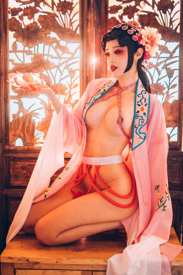    钛合金TiTi-潘金莲古风戏曲装，极致古典美学私房写真，魅惑眼妆风情万种，大尺度呈现惊艳东方尤物盛宴第73张图片