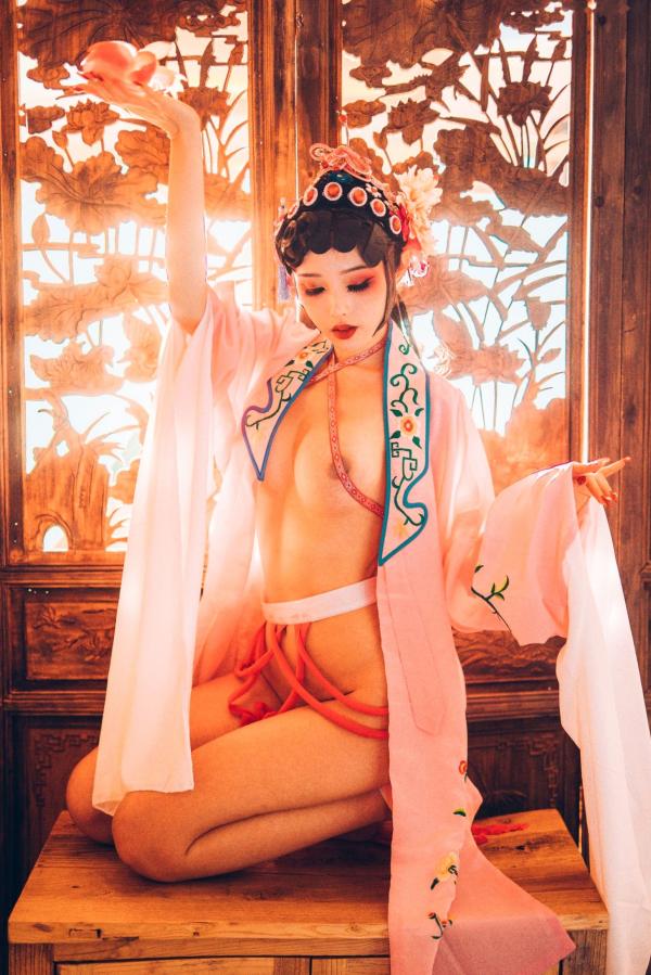    钛合金TiTi-潘金莲古风戏曲装，极致古典美学私房写真，魅惑眼妆风情万种，大尺度呈现惊艳东方尤物盛宴第77张图片