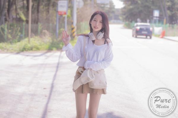    韩国美女Yeha野营车内的激情假期：私拍大尺度居家诱惑，极致身材尽显无遗第2张图片