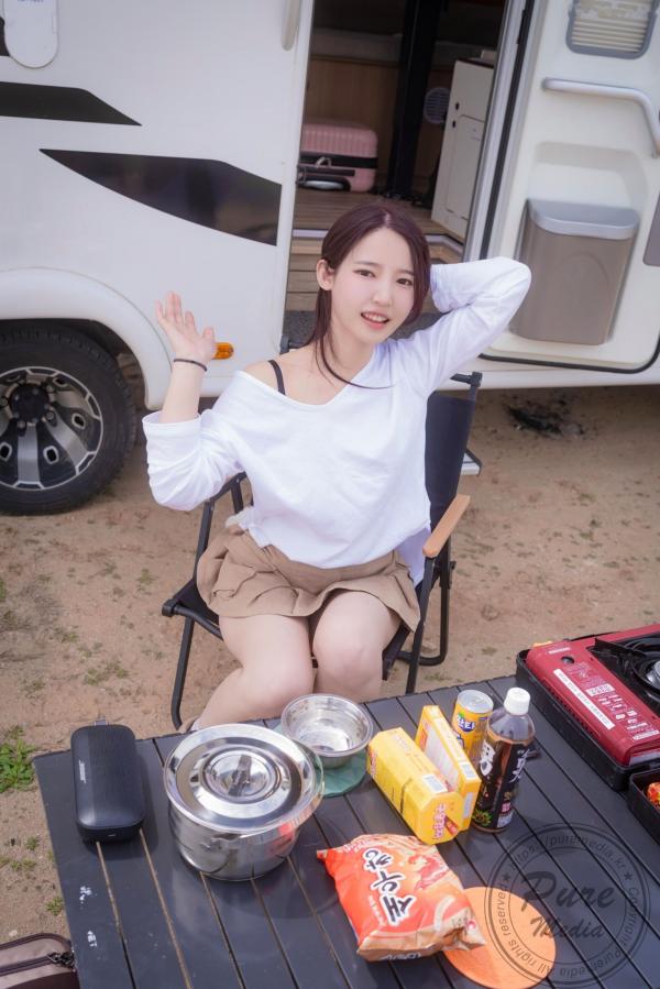    韩国美女Yeha野营车内的激情假期：私拍大尺度居家诱惑，极致身材尽显无遗第34张图片