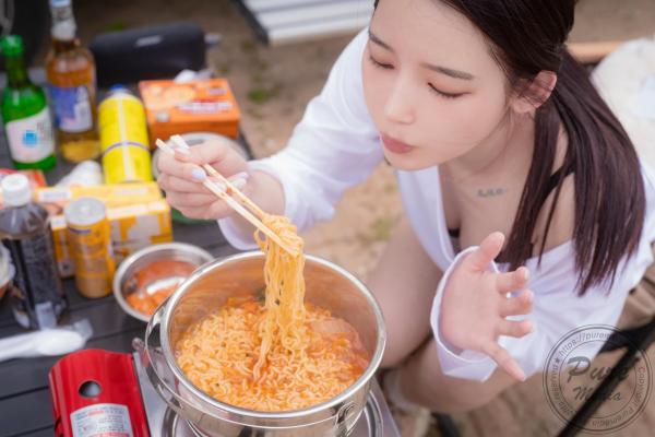    韩国美女Yeha野营车内的激情假期：私拍大尺度居家诱惑，极致身材尽显无遗第41张图片