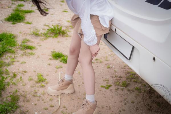    韩国美女Yeha野营车内的激情假期：私拍大尺度居家诱惑，极致身材尽显无遗第48张图片
