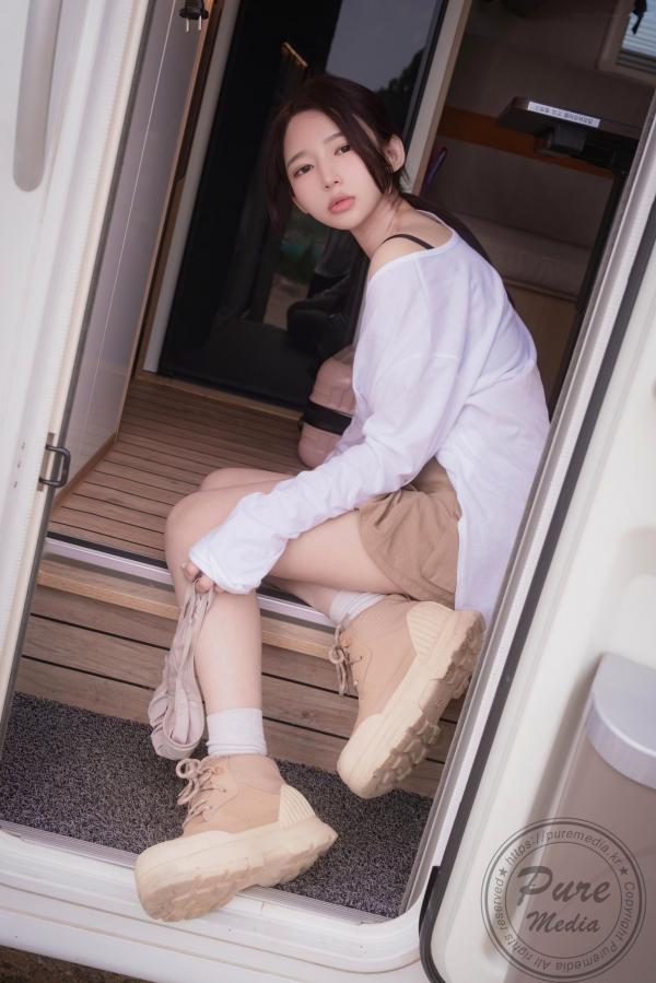    韩国美女Yeha野营车内的激情假期：私拍大尺度居家诱惑，极致身材尽显无遗第54张图片