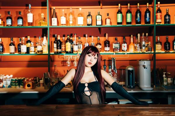    Haivia Black Snow - 秘密酒吧私房写真，性感冷艳，御姐诱惑 [132P]第1张图片