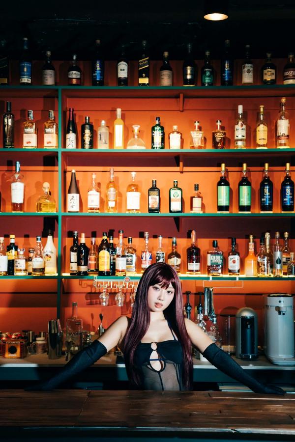    Haivia Black Snow - 秘密酒吧私房写真，性感冷艳，御姐诱惑 [132P]第2张图片