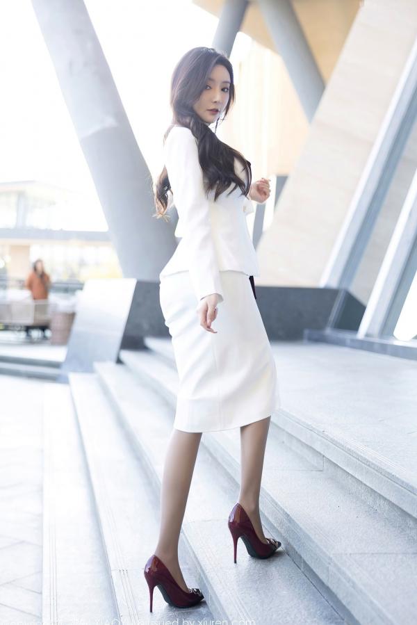    XiaoYu语画界-1183-王馨瑶yanni-海南旅拍-白色职业裙装灰蕾丝内衣-制服诱惑丝袜长腿-2024.01.11-无圣光大尺度第11张图片
