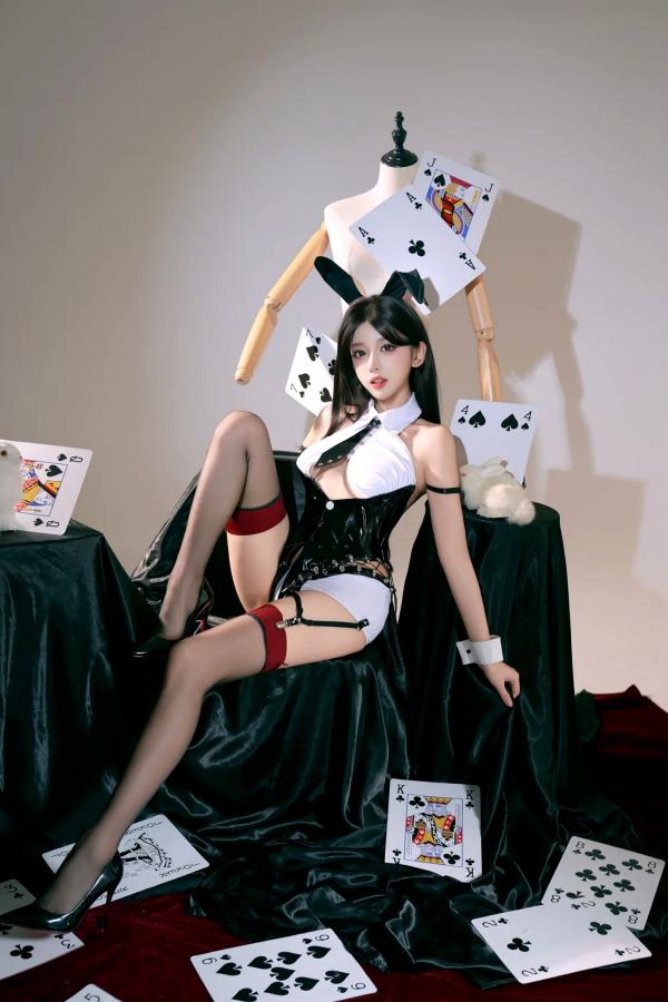    斗鱼米线线sama写真 - 极致诱惑卡牌兔女郎cosplay，绝美身材黑丝制服诱惑，气质冷艳游戏风，高清套图 [49P]第1张图片