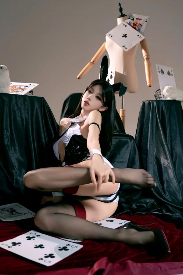    斗鱼米线线sama写真 - 极致诱惑卡牌兔女郎cosplay，绝美身材黑丝制服诱惑，气质冷艳游戏风，高清套图 [49P]第36张图片