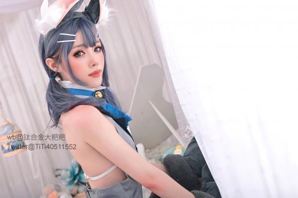    钛合金TiTi-美游猫咪：二次元萌系猫娘角色扮演，精致室内私房写真，性感诱惑尽显灵动第1张图片