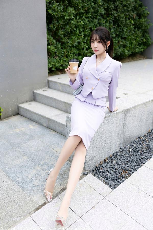 徐莉芝Booty 陈芝  XiaoYu语画界-1178-徐莉芝：淡紫色OL裙装与蕾丝内衣的职场诱惑，极品私房照全集，展现曼妙曲线的性感女神第8张图片