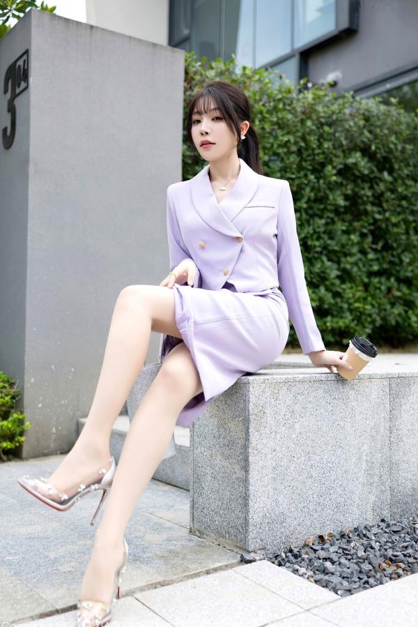 徐莉芝Booty 陈芝  XiaoYu语画界-1178-徐莉芝：淡紫色OL裙装与蕾丝内衣的职场诱惑，极品私房照全集，展现曼妙曲线的性感女神第12张图片