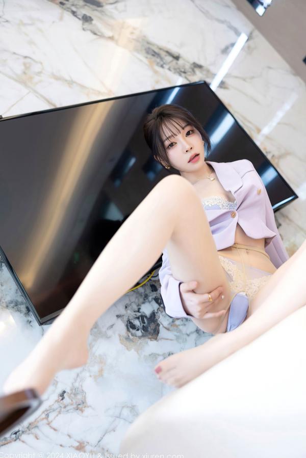 徐莉芝Booty 陈芝  XiaoYu语画界-1178-徐莉芝：淡紫色OL裙装与蕾丝内衣的职场诱惑，极品私房照全集，展现曼妙曲线的性感女神第41张图片