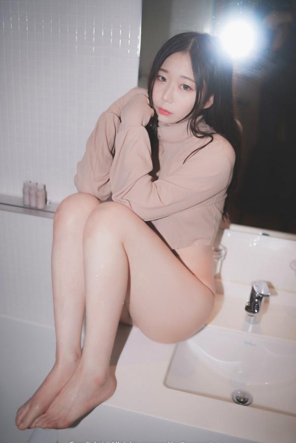    韩国美女Ria私房写真：草莓内衣与女仆装制服诱惑，性感眼镜造型解锁多重魅力，Pure Media 011期高清欣赏第67张图片