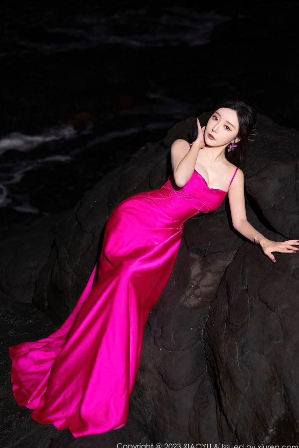 王馨瑶   XiaoYu语画界1174期：王馨瑶yanni极致诱惑，粉色吊带长裙与黑色蕾丝私房大片，无圣光超清写真第18张图片