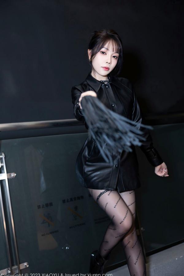 徐莉芝Booty 陈芝  XiaoYu语画界-1172-徐莉芝：黑色冷艳皮衣女王装，丝袜高跟诱惑写真，极致身材展现迷人气质第3张图片